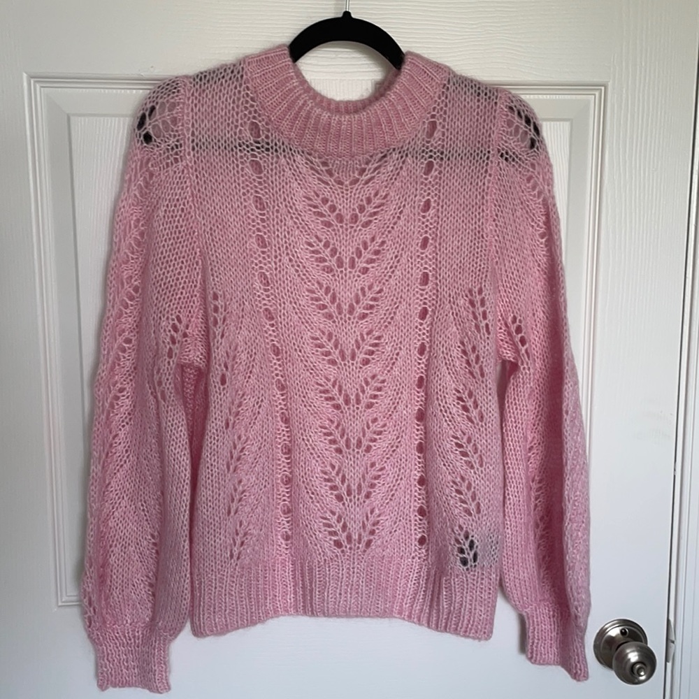Pink H&M wool sweater with oversized sleeves